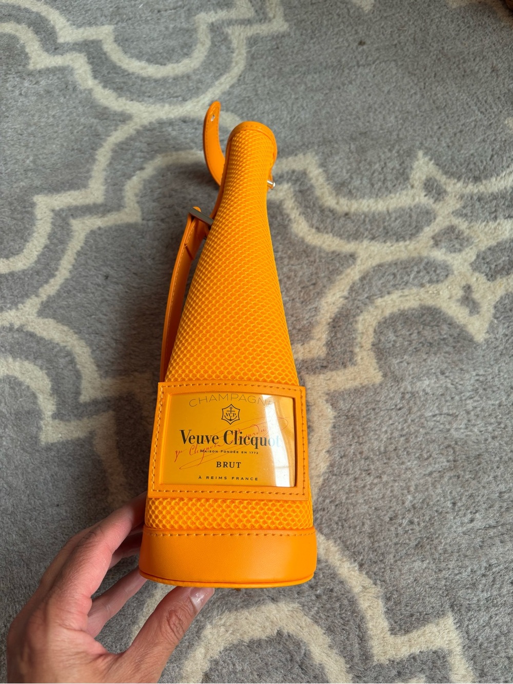 Veuve Cliquot Champagen Bottle Holder Cozie Zip Up